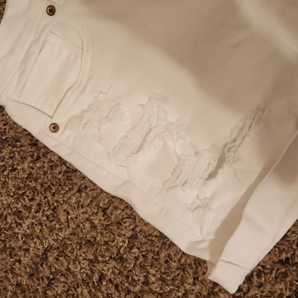 Shorts - Picture 3 of 4